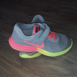 Nike Revolution 4 Trainers (velcro)